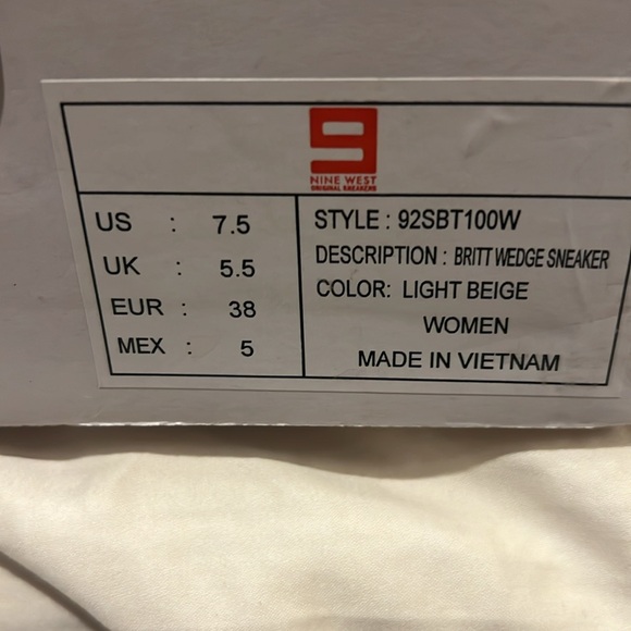 New never worn canvas slip on wedge sneaker - Picture 3 of 6